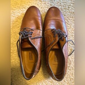 Men’s Johnston & Murphy dress shoes. Brown 9.5
